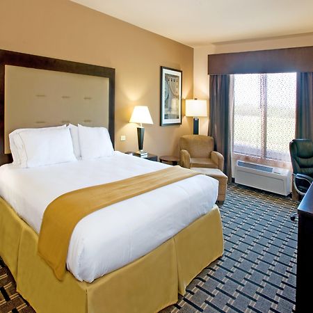 Holiday Inn Express And Suites Beeville By Ihg Habitación foto