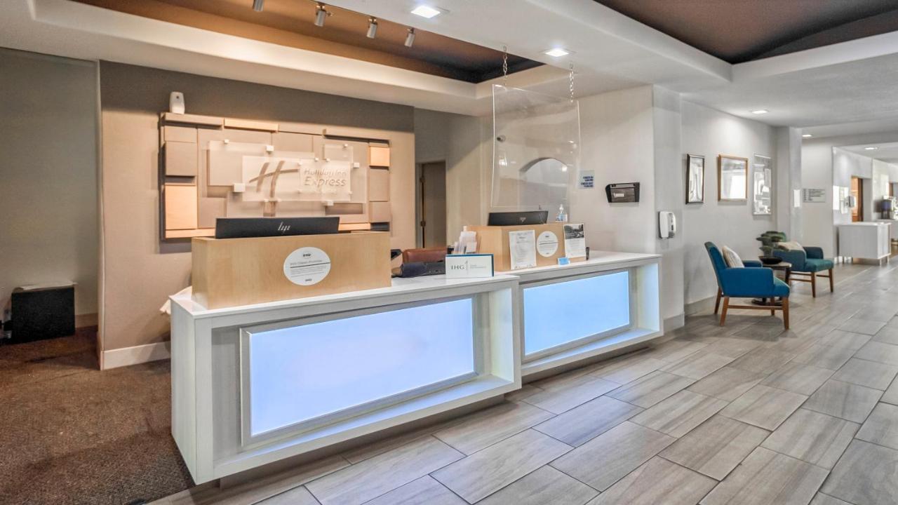Holiday Inn Express And Suites Beeville By Ihg Exterior foto