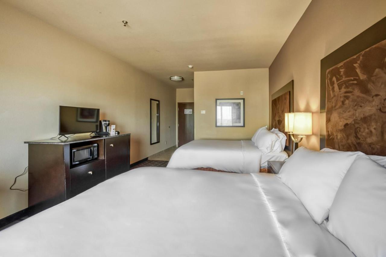 Holiday Inn Express And Suites Beeville By Ihg Exterior foto