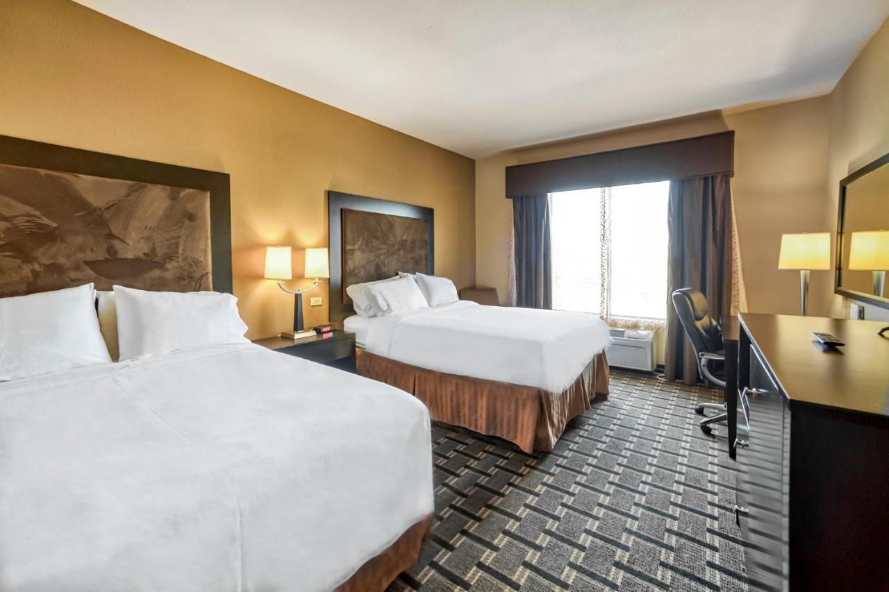Holiday Inn Express And Suites Beeville By Ihg Exterior foto