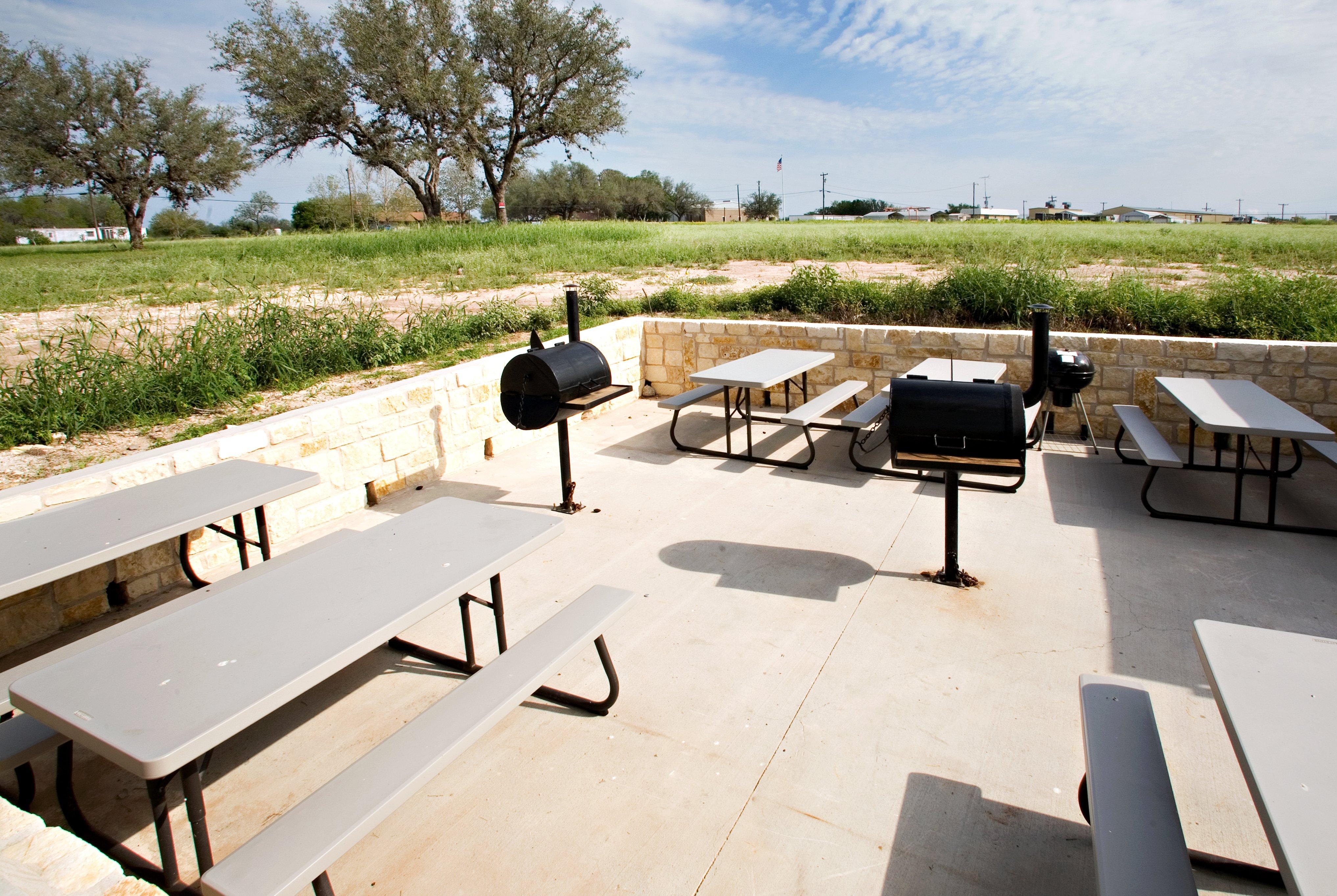 Holiday Inn Express And Suites Beeville By Ihg Exterior foto