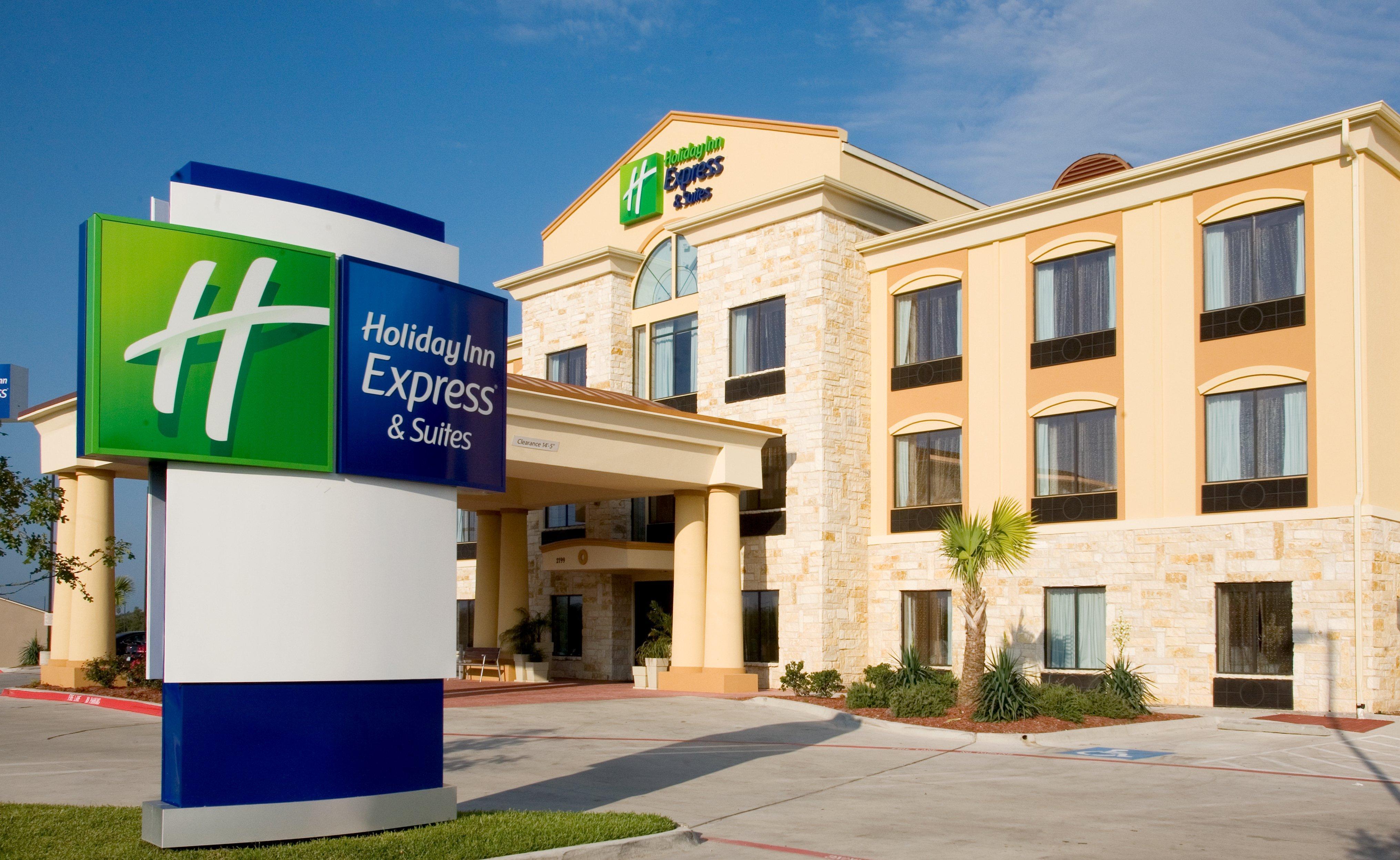 Holiday Inn Express And Suites Beeville By Ihg Exterior foto