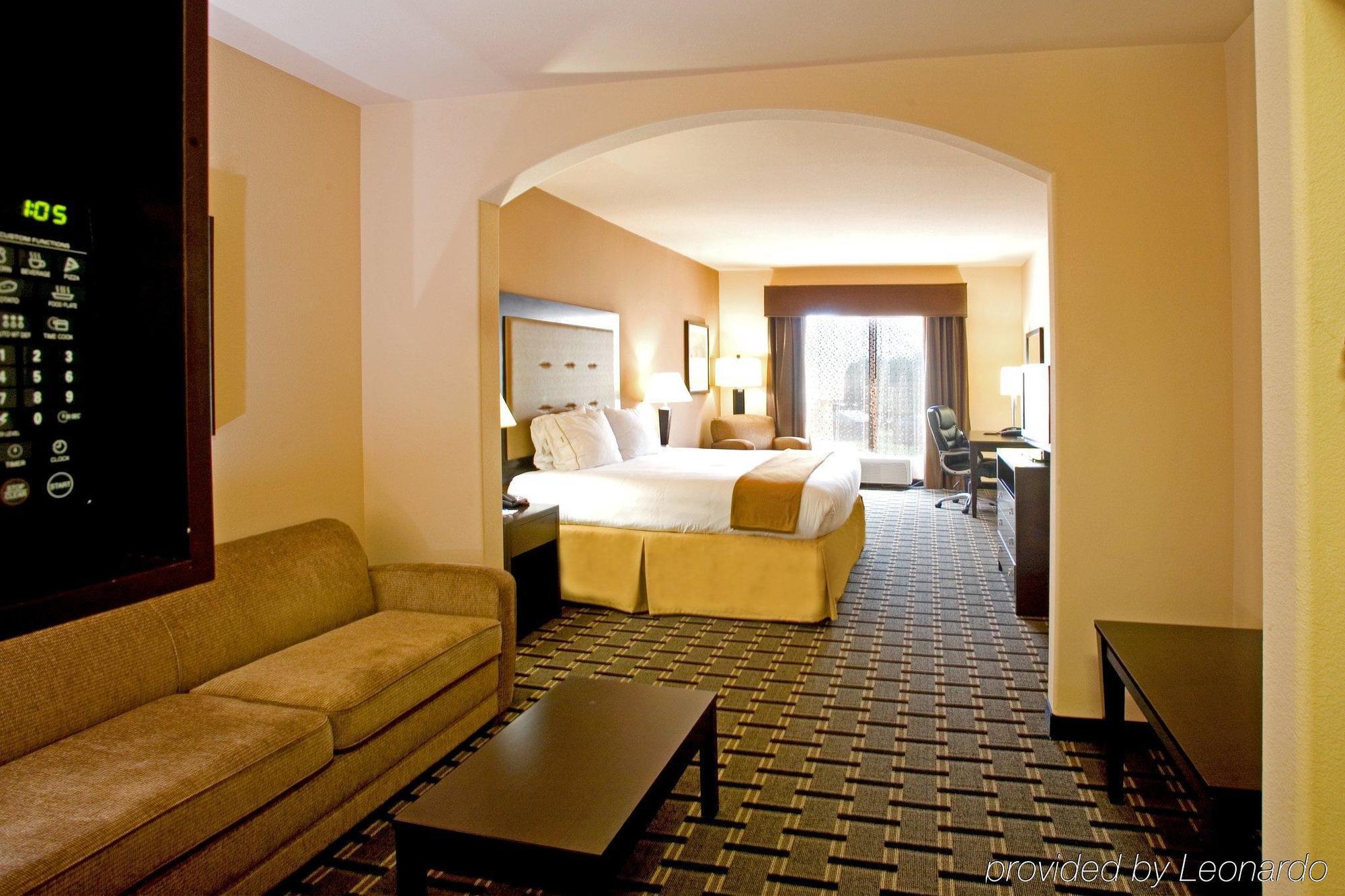 Holiday Inn Express And Suites Beeville By Ihg Habitación foto